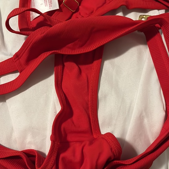 Bikini - Picture 3 of 3